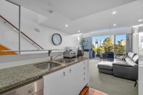 Entire 2 Bedroom Penthouse with Carpark